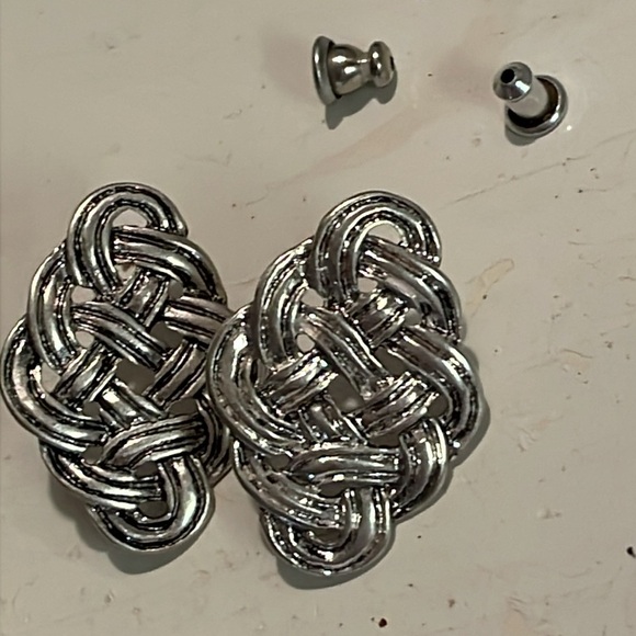 1 1/8” silver tone knotted Celtic weave pattern stud earrings - Picture 8 of 13